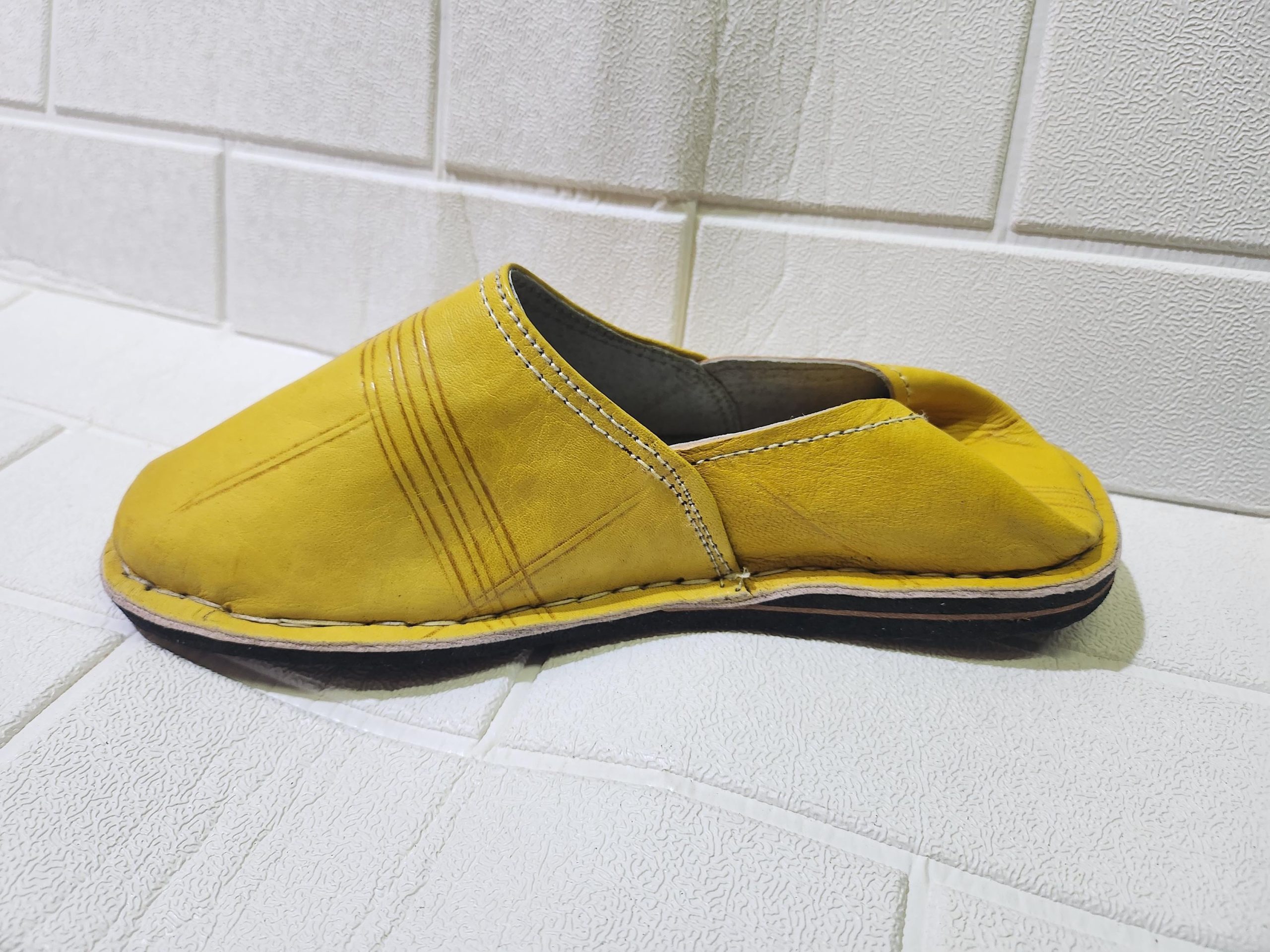Handmade Moroccan Yellow Leather Babouche For Men – Traditional Slippers – Pointed-toe Leather Shoes – Classic Artisan Moroccan Footwear