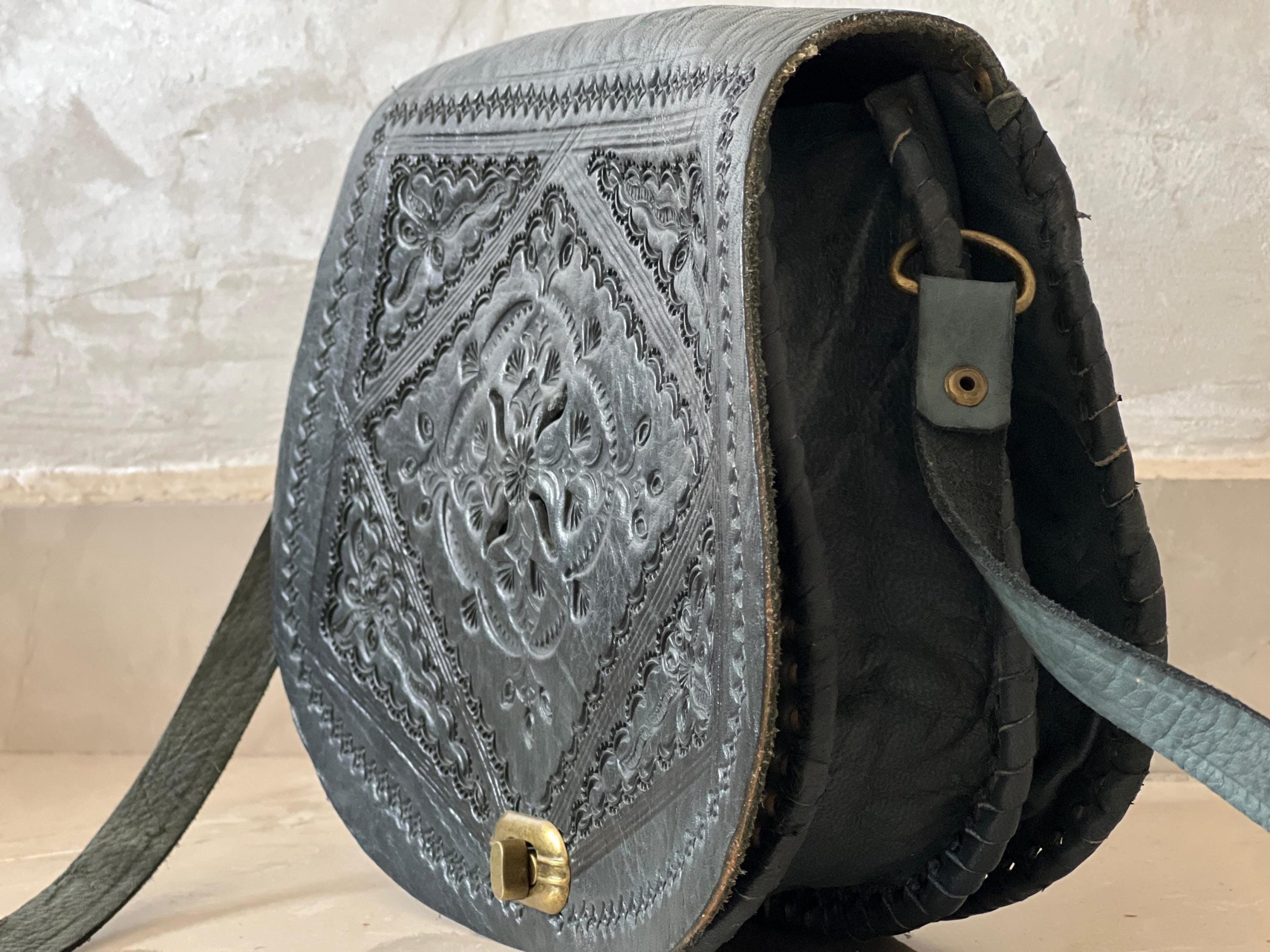 Handmade Moroccan Leather Crossbody Bag – Tooled Floral Carving Saddle Purse – Boho Vintage Shoulder Bag – Artisan Cowhide Leather Handbag