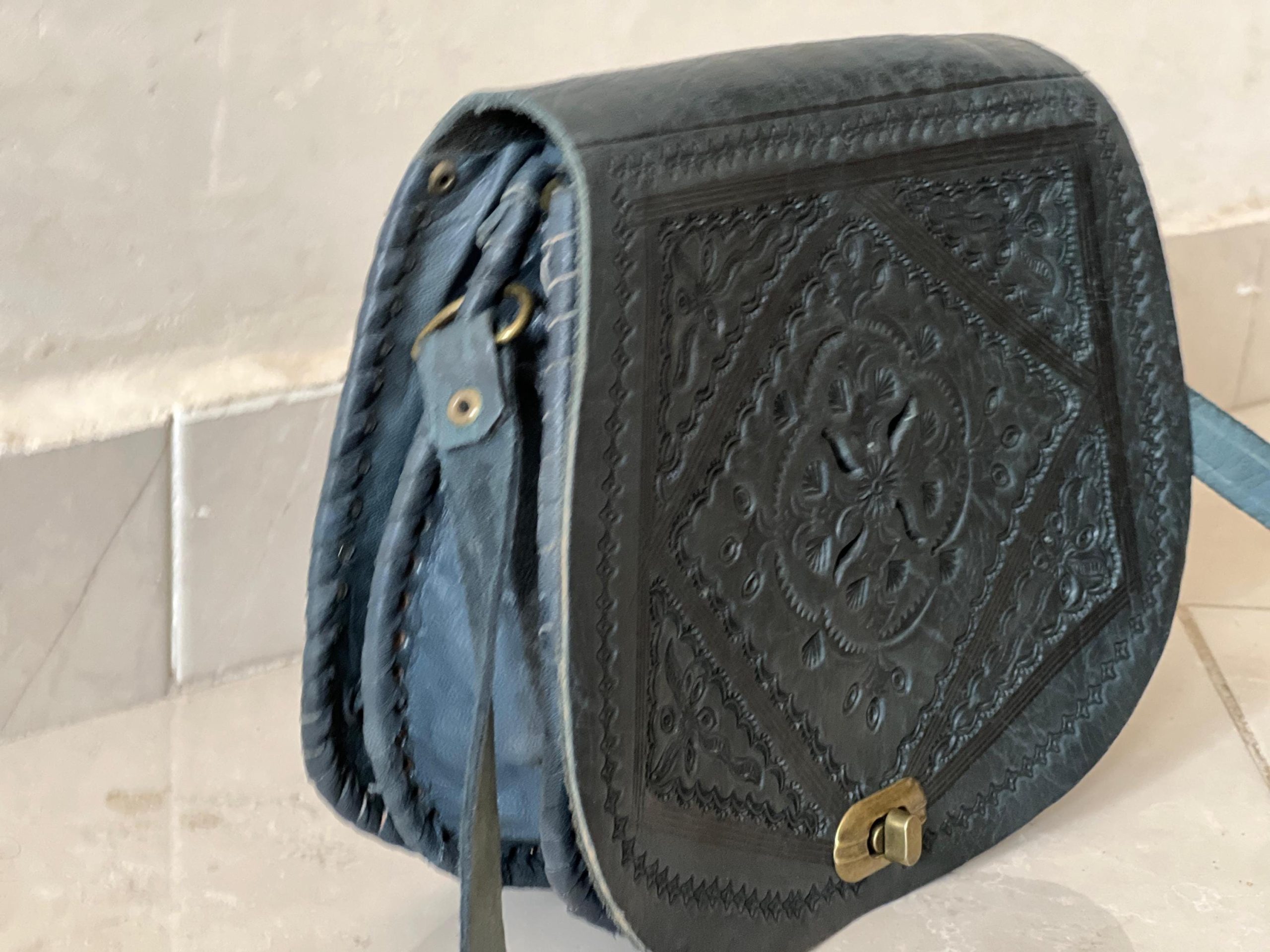 Handmade Moroccan Leather Crossbody Bag – Tooled Floral Carving Saddle Purse – Boho Vintage Shoulder Bag – Artisan Cowhide Leather Handbag